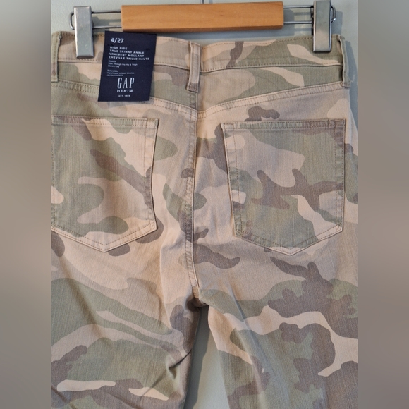 GAP High Rise True Skinny Ankle in Tan Camo - Size 4 - Picture 3 of 7